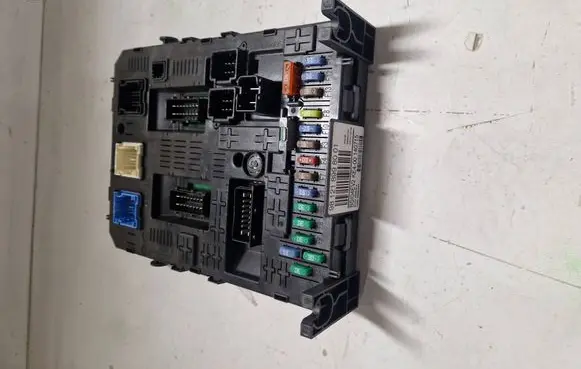 Citroen C5 Comfort/convenience module 9812189980