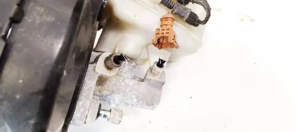 Opel Astra J Master brake cylinder 2430082