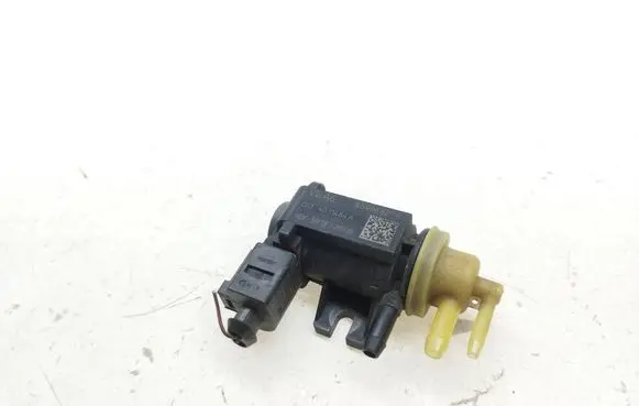 Volkswagen Golf VII Turbo solenoid valve 04L131051F 1K0906627B 4011464A