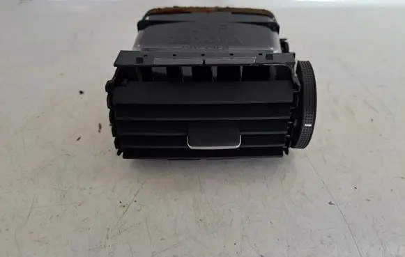 Toyota Avensis T250 Dash center air vent grill 5506305040