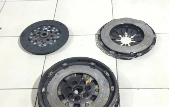 Volvo S40, V40 Clutch set kit 123038310 30630370