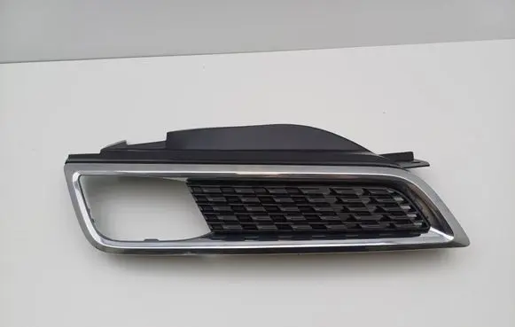 Nissan Micra Front bumper upper radiator grill 62322BG00A