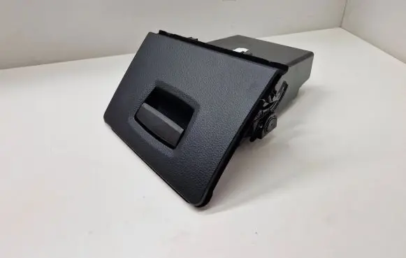 Glove box
