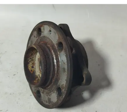 Volvo V70 Front wheel hub
