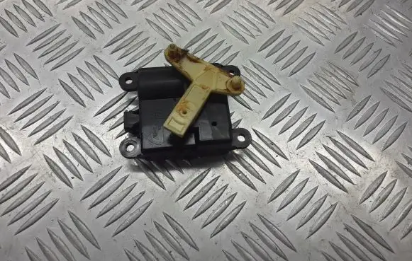 Nissan Almera Tino A/C air flow flap actuator/motor 3T050-30820