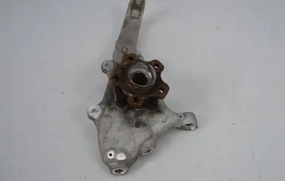 BMW X7 G07 Front wheel hub 6876656