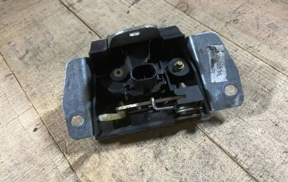 Mercedes-Benz ML W163 Tailgate/trunk/boot lock/catch/latch a1637400235 1637400235