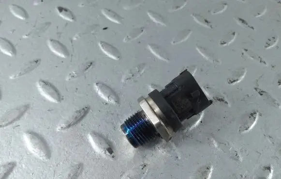 Fuel pressure sensor