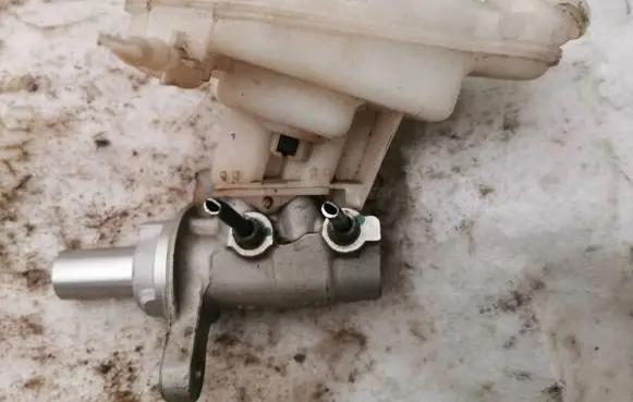 Opel Combo E Master brake cylinder 821372