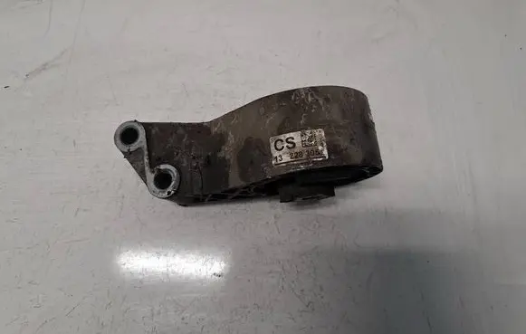 Opel Insignia A Engine mount bracket 13228305