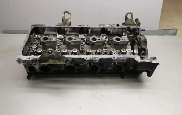 Mercedes-Benz Vito Viano W639 Engine head 1537CE069