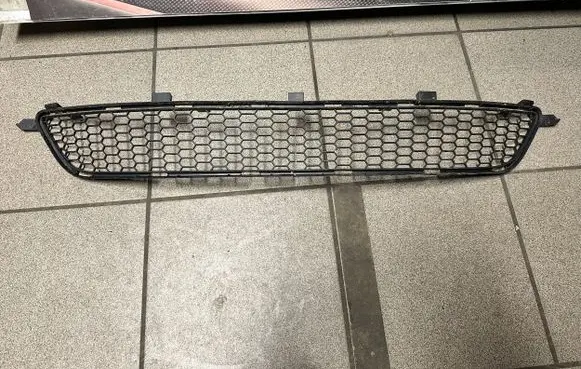 Lexus IS 220D-250-350 Front bumper lower grill 5311253010