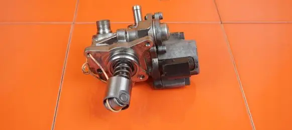 Mercedes-Benz C W204 Fuel injection high pressure pump 271820