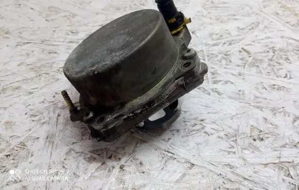 Opel Zafira B Vacuum pump