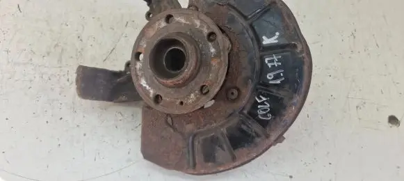 Volkswagen Golf V Front wheel hub