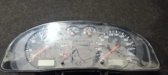 Volkswagen PASSAT B5 Speedometer (instrument cluster) 3b1919860