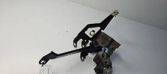 BMW 6 F12 F13 Fender mounting bracket 7183752