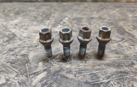 Dacia Logan I Nuts/bolts 