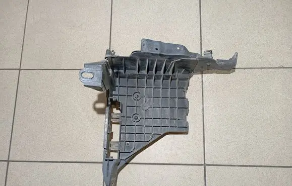 Other engine bay part