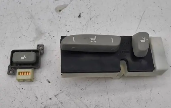 Lexus IS 220D-250-350 Seat control switch 8407053040