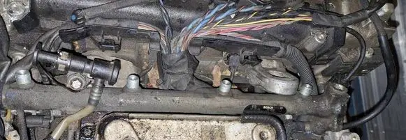 Mercedes-Benz C W203 Fuel main line pipe 0445214004