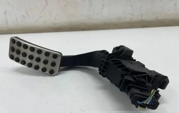 Mercedes-Benz CLA C118 X118 Accelerator throttle pedal A1773002100