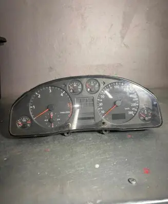 Audi A6 S6 C5 4B Speedometer (instrument cluster) 88311245 4b0919910l