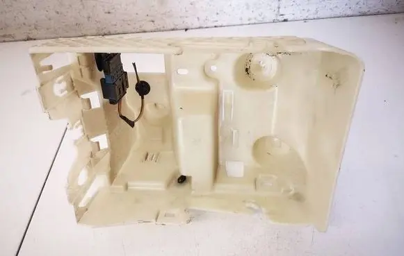 Peugeot 207 Fuse box cover 