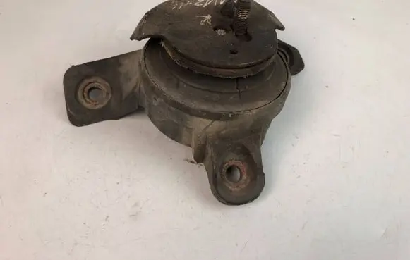 Subaru Outback Engine mount bracket