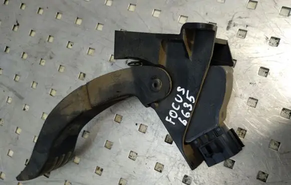 Ford Focus Accelerator throttle pedal 98AB9F836AE