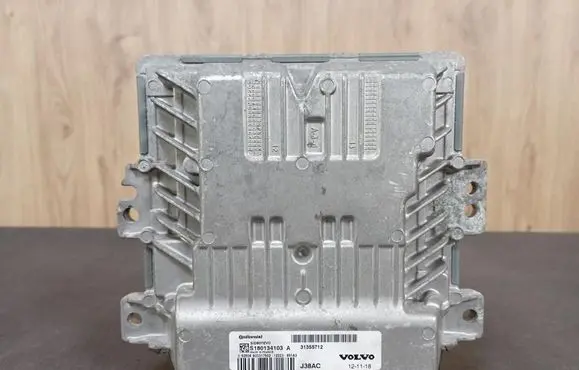Volvo V40 Cross country Engine control unit/module ECU 31355712 S180134103A