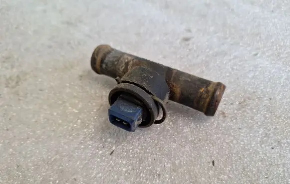 Audi 100 S4 C4 Engine coolant pipe/hose 4A0819497