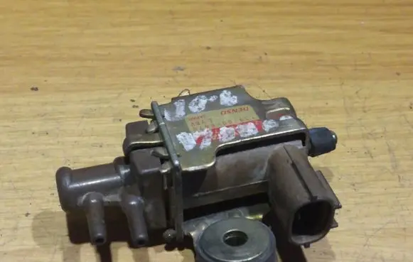 Toyota Corolla E120 E130 Vacuum valve 1397000670