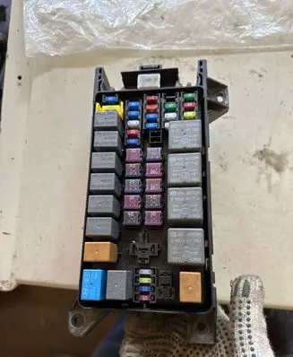 KIA Sorento Fuse box set 911613E010