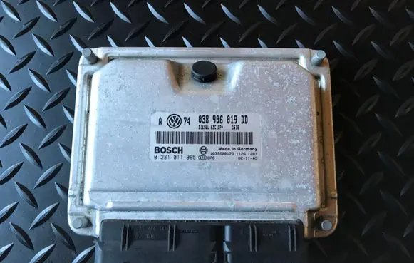 Volkswagen Golf IV Engine control unit/module 038906019DD 0281011065 1039S00173