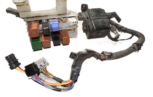 Nissan X-Trail T30 Fuse module 2523079964