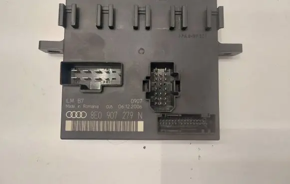 Audi A4 S4 B7 8E 8H Comfort/convenience module 8E0907279N
