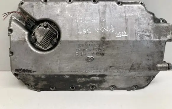 Volkswagen PASSAT B5.5 Oil sump 059103604F 1J0907660B