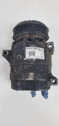 Opel Vivaro Air conditioning (A/C) compressor (pump) 7700105765