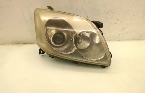 Toyota Avensis T250 Headlight/headlamp 