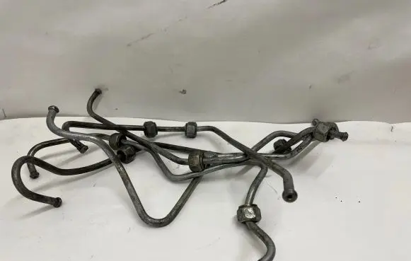 BMW 5 E34 Fuel injector supply line/pipe 