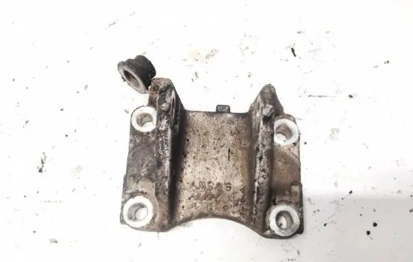 Honda CR-V Engine mounting bracket 90swy