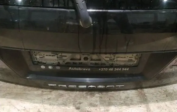 Fiat Freemont Trunk door license plate light bar 