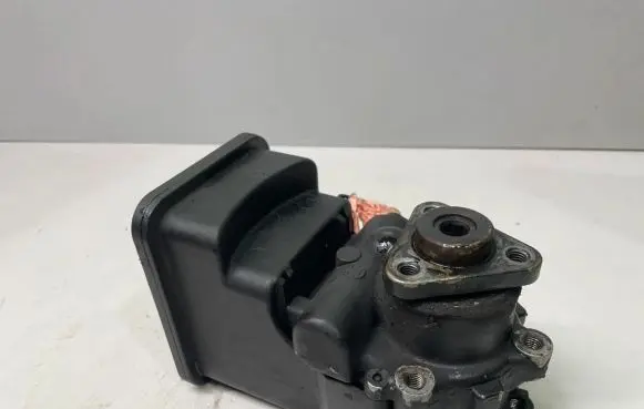 BMW X5 E53 Power steering pump 91208