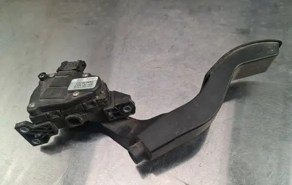 Audi A6 S6 C5 4B Accelerator throttle pedal 8D1721523F 040402 6PV00837603