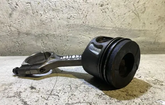 Opel Insignia A Piston with connecting rod