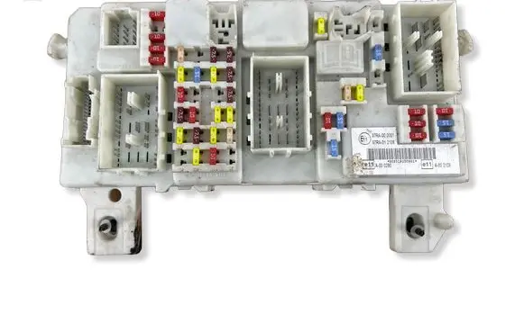 Ford Focus Fuse module 97RA000001 97RA012108 308519200901