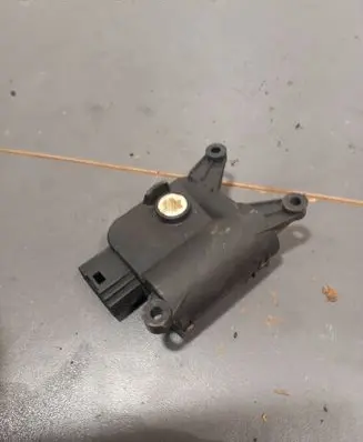 Volkswagen PASSAT B6 Air flap motor/actuator 0132801362 3C0907511A CZ1168802921