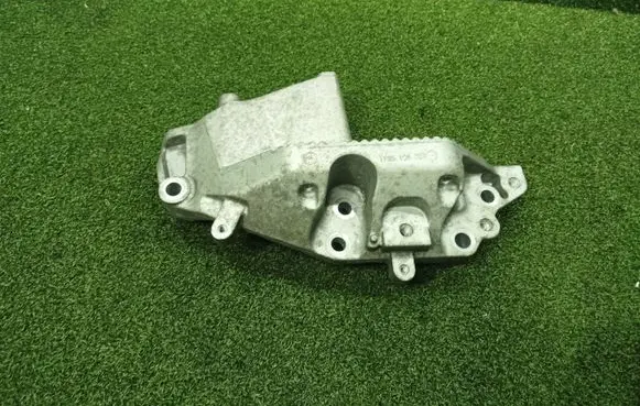 Renault Master III Engine mounting bracket 112310605R