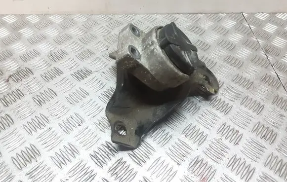 Ford Focus Engine mount bracket